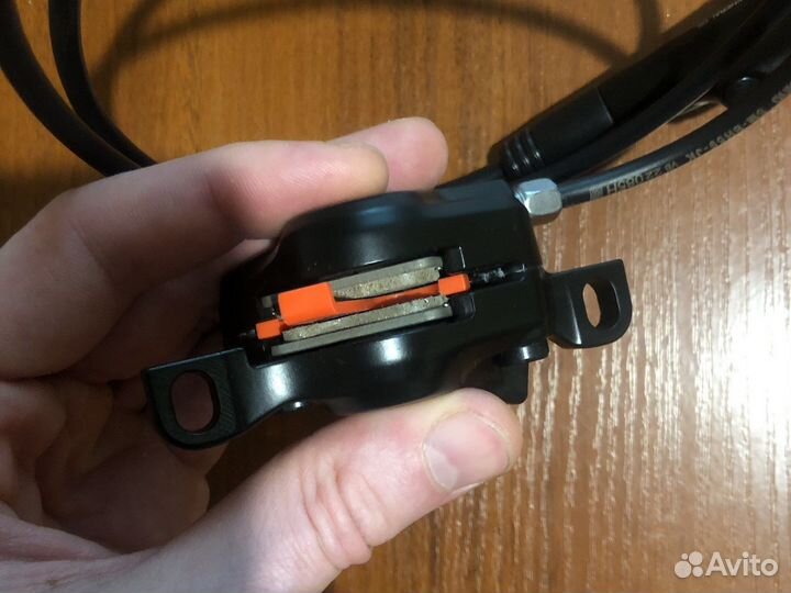 Тормоз дисковый гидравлический shimano MT200 BL