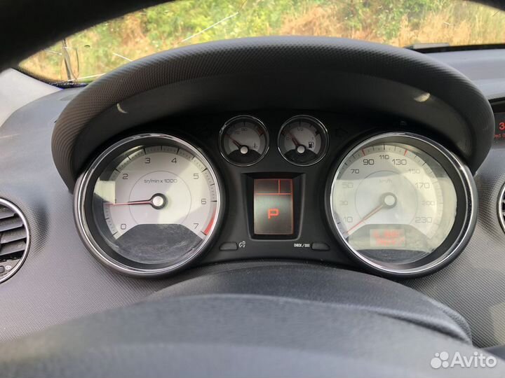 Щиток приборов Peugeot 308