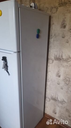 Холодильник с морозильником Beko DSF5240M00W белый