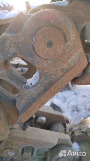 Гусянка На бульдозер D375А, чetpa T-40