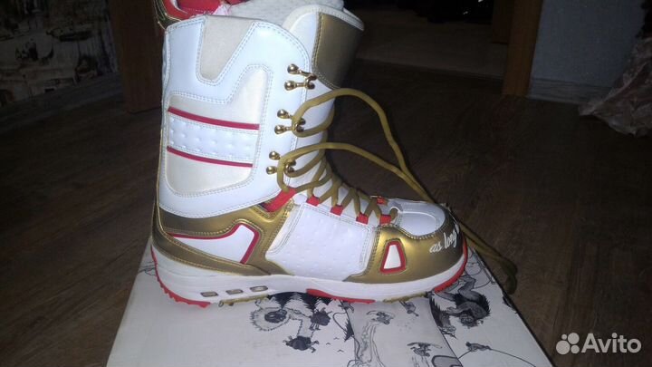 Burton Men Hail 11.5(44)