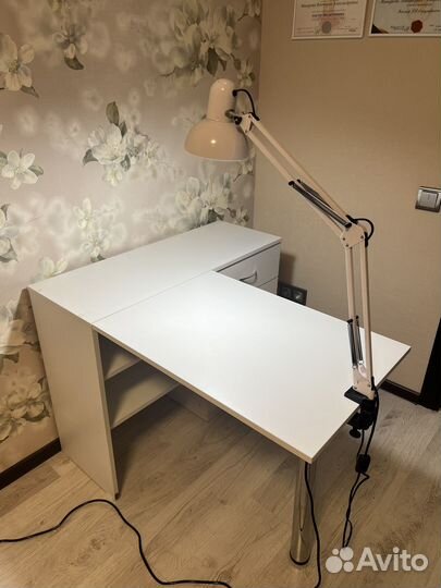 Маникюрный стол бу