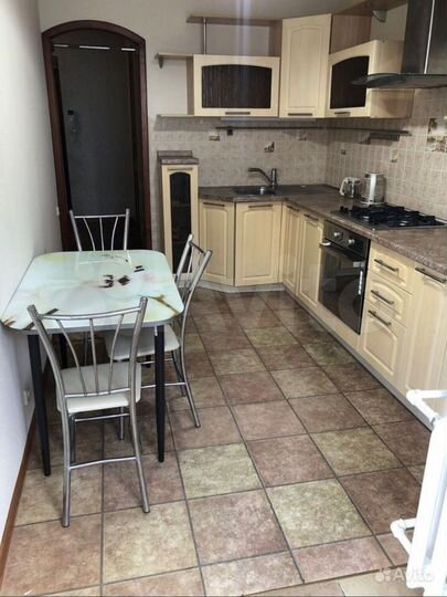 2-к. квартира, 52 м², 4/10 эт.