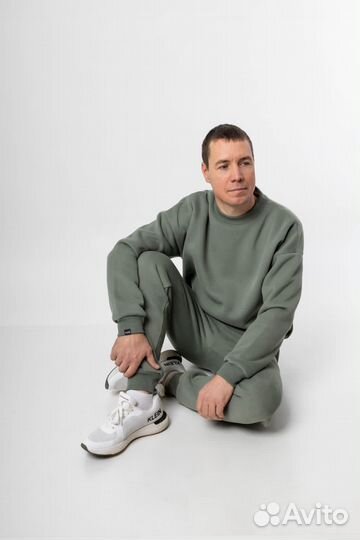 Мужской спортивный костюм