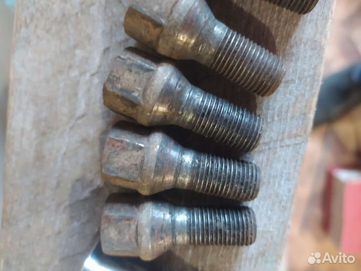 Болты колесные