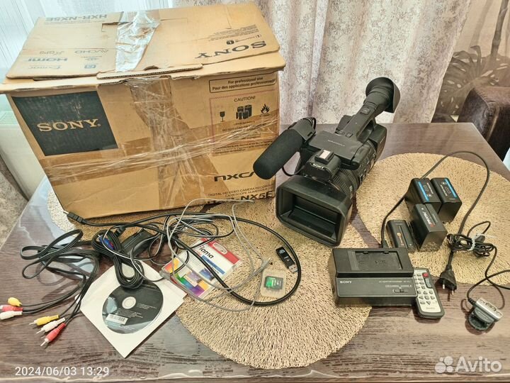 Профессиональный камкордер Sony HXR-NX5E