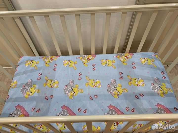 Детская кровать, матрас, пеленальный комод