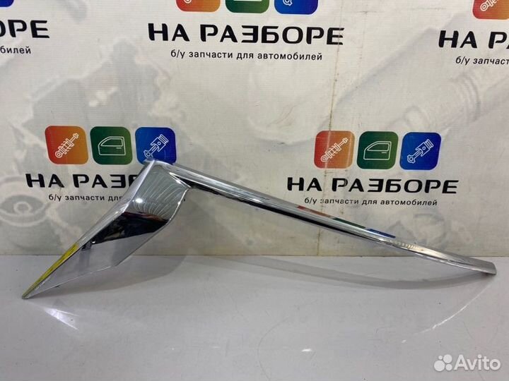 Накладка на решетку радиатора левая Toyota Land