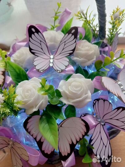 Букет из бабочек с мыльными розами
