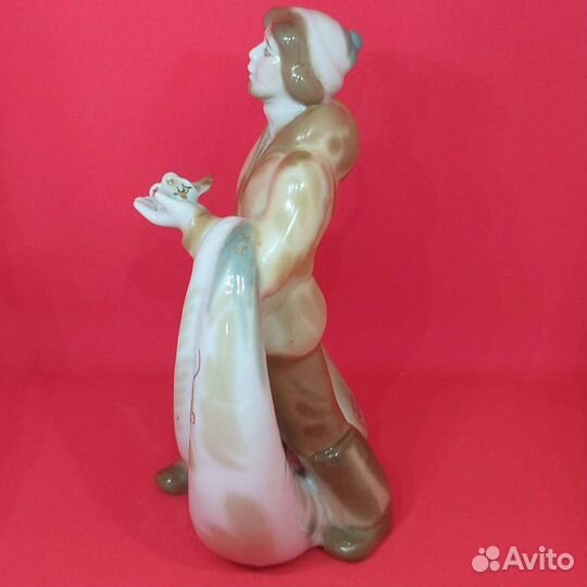 Советская фарфоровая статуэтка 