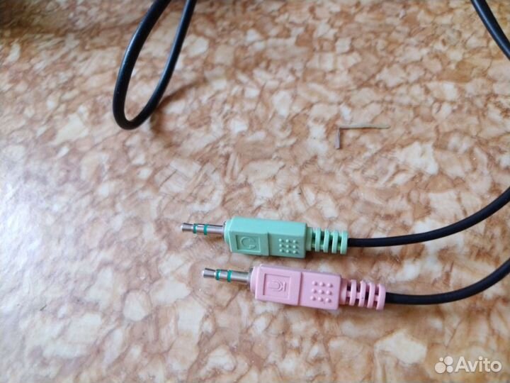 Беспроводные наушники с микрофоном