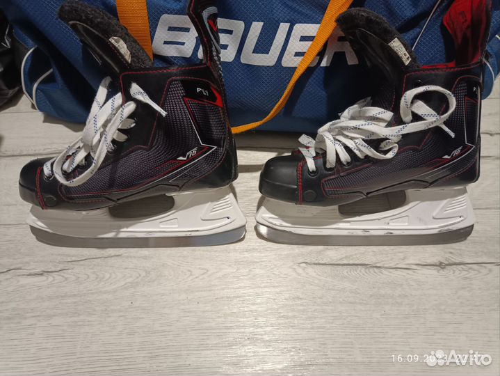 Коньки хоккейные