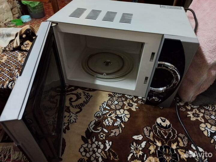 Микроволновка Scarlett на запчасти