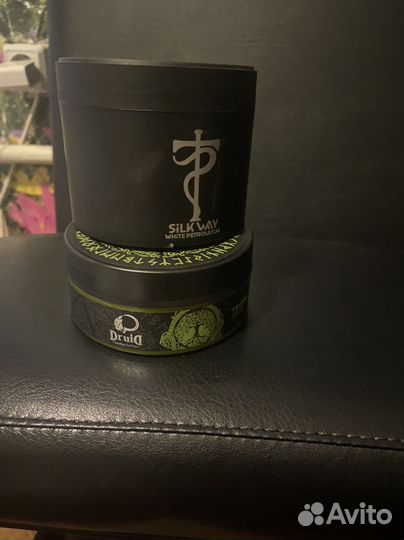 Тату-машинка, кушетка