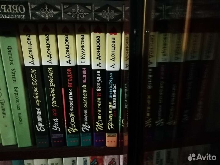 Книги разные, много