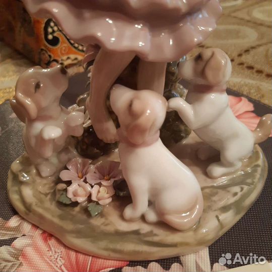 Девочка с собачками