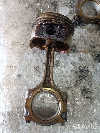 Поршень с шатуном Mazda 626 323 1.8 FP