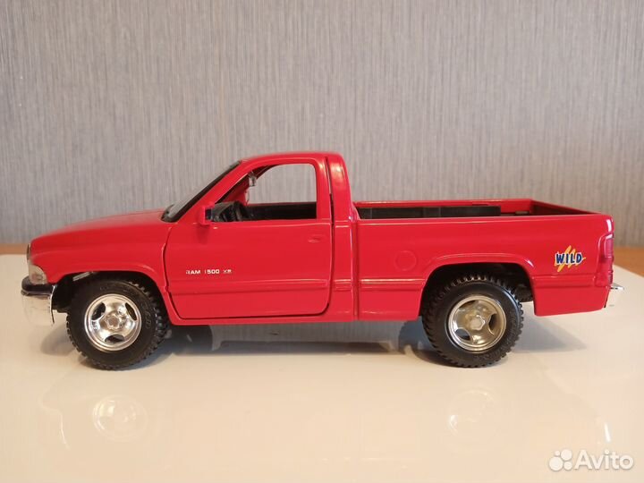 Пикап Dodge Ram 1500 модель 1:24
