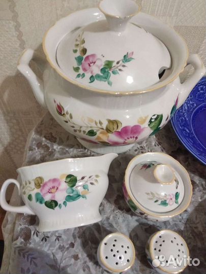 Столовый сервиз салатницы тарелки разные