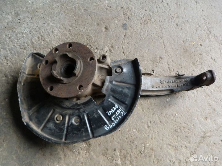 Кулак поворотный передний левый VW Touareg 2002-20