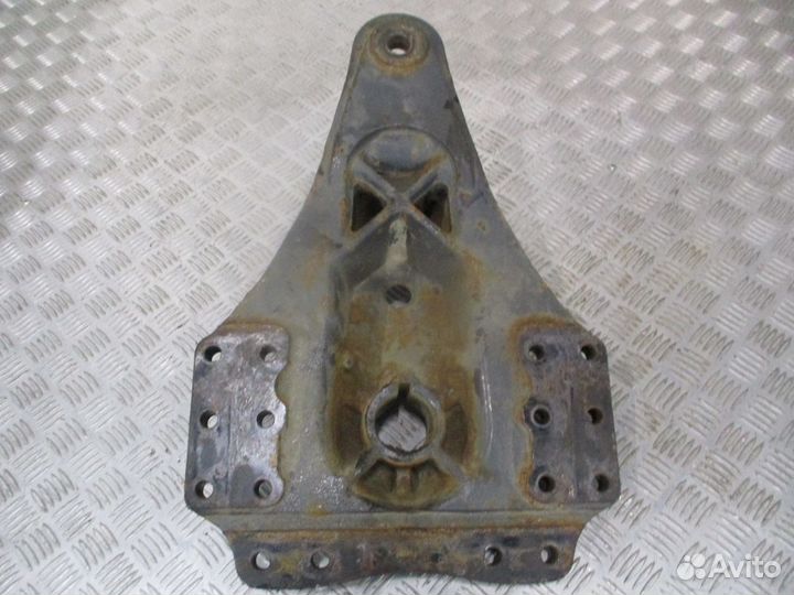 Кронштейн полурессоры renault 82441450