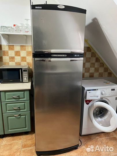 Холодильник Whirlpool