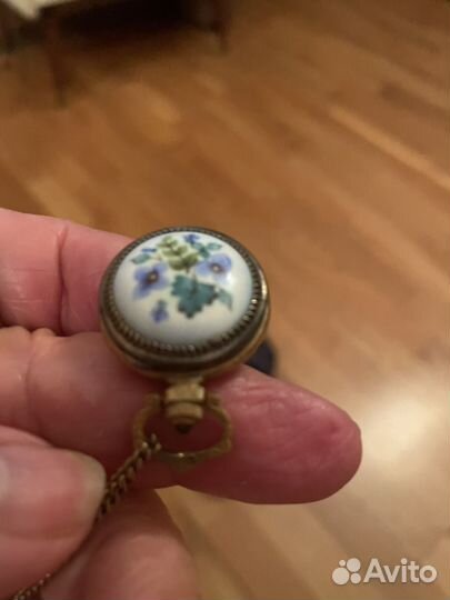 Часы кулон чайка