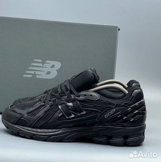 Стильные кроссовки New Balance 1906