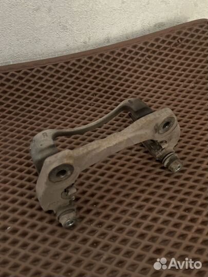 Скоба суппорта toyota corolla е150