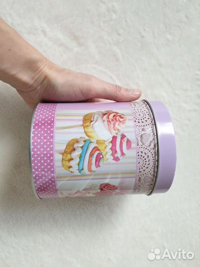 Новая жестяная банка для сладостей или сыпучих