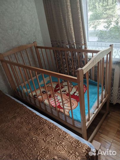 Детская кроватка с матрасом