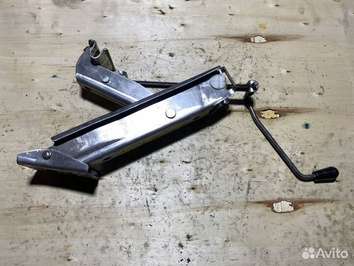 Домкрат штатный Volkswagen Polo 4 Арт. 77474