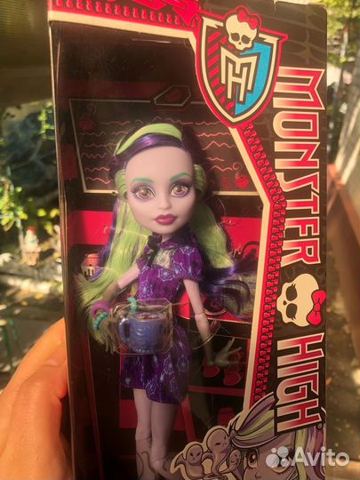 Monster High Twyla Coffin Bean