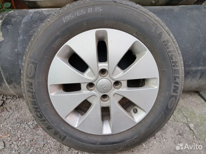 Продам колеса летние на Киа рио