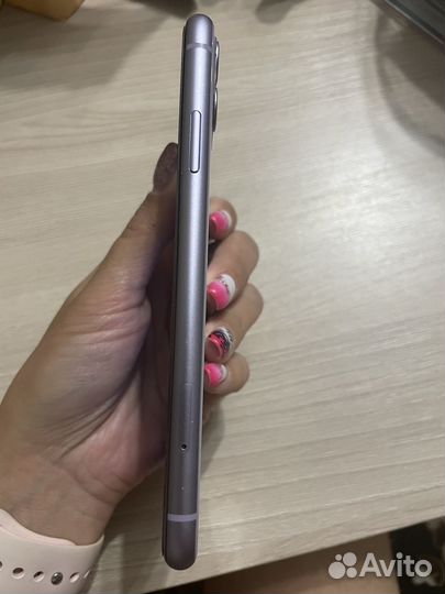 Телефон iPhone 11