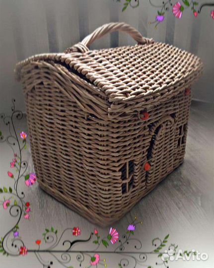 Корзинка домик из бумажной лозы