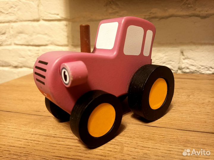Деревянный розовый трактор Мила