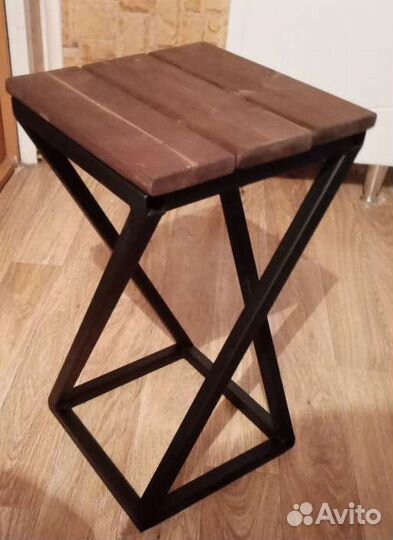 Табуретки и стол в стиле лофт