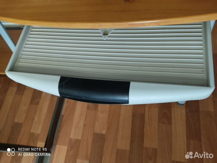 Продам компьютерный стол