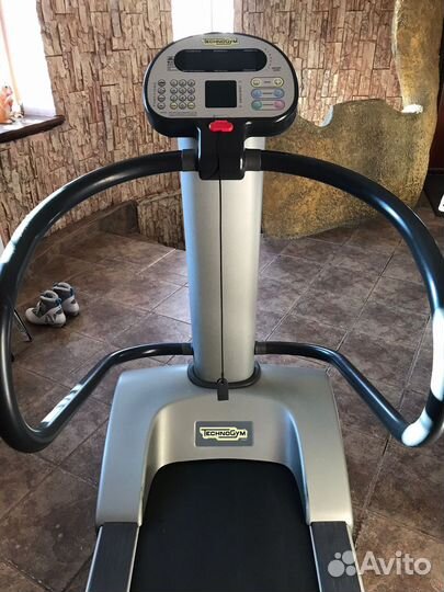 Профессиональная Беговая дорожка Technogym