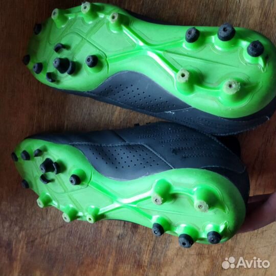 Футбольные бутсы 40 р. + защитка