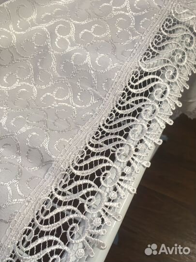 Скатерть жаккард с кружевом 150х220