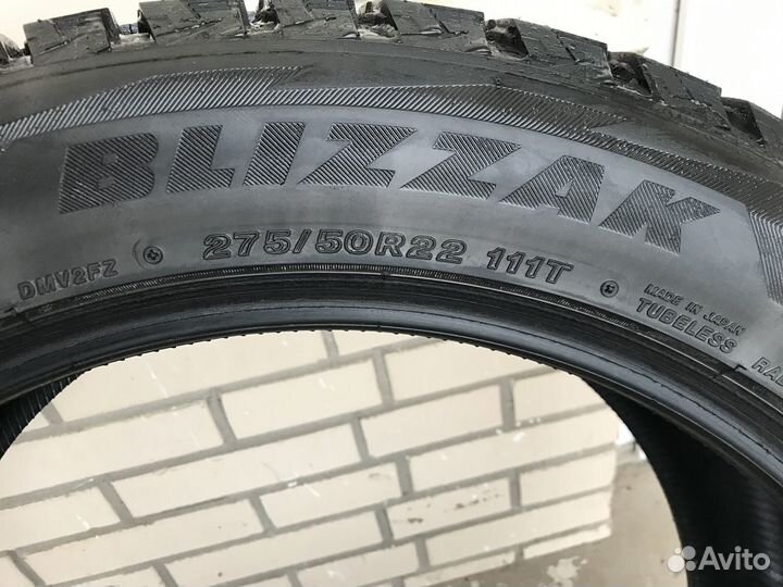 Bridgestone Blizzak DM-V2 275/50 R22 111T