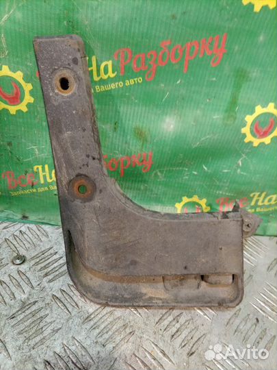 Брызговик передний правый Huyndai Solaris седан