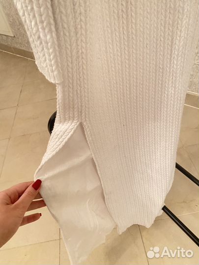 Белое вызаное платье 44 размен от дизайнера