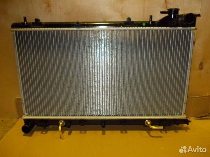 Радиатор охлаждения двигателя передний Subaru