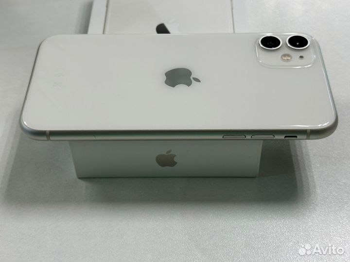 iPhone 11, 64 ГБ
