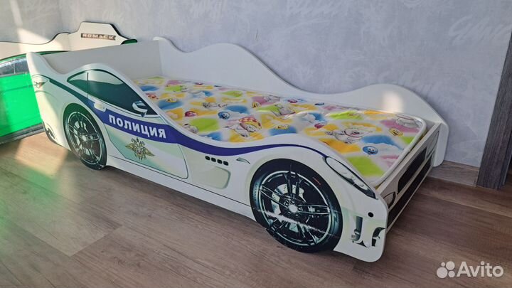 Детская кровать машина