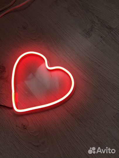 Неоновое сердце