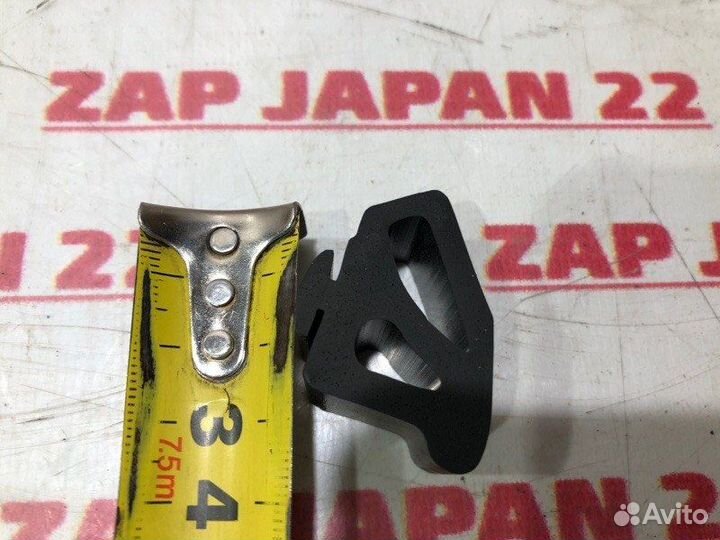 Отбойник капота Toyota Land Cruiser Prado